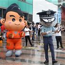 國軍106年慶祝93軍人節，空軍假台北忠孝復興站前廣場舉行，疾風快閃活動。（記者邱榮吉/攝影）