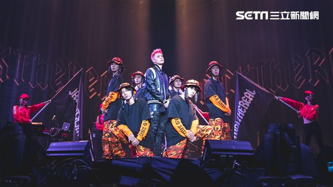 周湯豪巡演開跑　緋聞女友低調現身