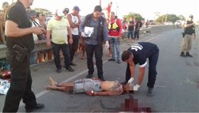 翻攝自arletesantos

騎士撞金屬護欄　頭被剖成兩半身亡