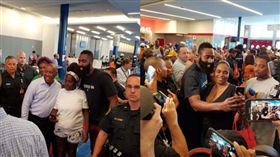 James Harden探視休士頓災民（圖／翻攝自火箭官方推特）