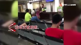 為3千元大鬧監理站！婦拍桌吼叫砸盆