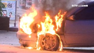開車途中聞到燒焦味…下一秒車頭竄火
