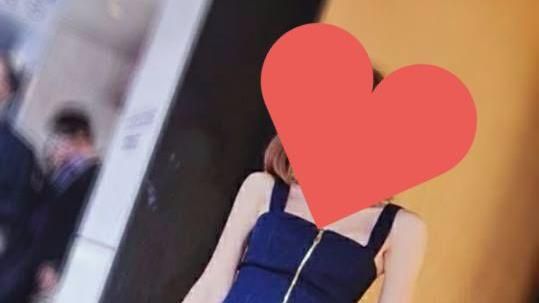 辣媽開高衩露底褲　狠丟2歲兒自己玩