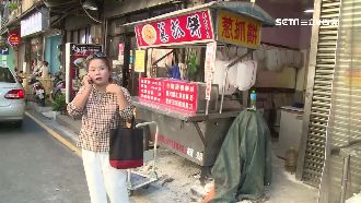 拉屎太久…運將跑掉　乘客狂追付車資