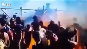 澳洲,賽車,起火燃燒,火吻觀眾（圖／翻攝自YouTube）