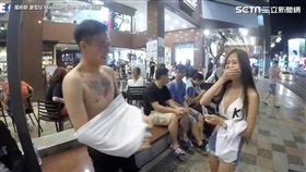 魔術師謝雪兒用魔術讓民眾甘願脫上衣。（圖／翻攝自魔術師 謝雪兒 Magician Cher Hsieh臉書）