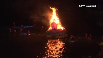 雞籠中元祭登場！萬人放水燈掀高潮