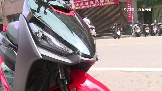 7萬新車曝曬2小時　車殼竟融化凹陷
