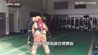 消防員「全副武裝」鬥牛　網友激推