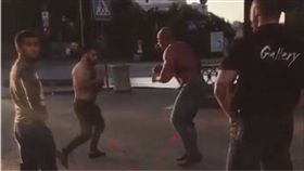 戰鬥民族,俄羅斯,舉重,綜合格鬥,MMA,冠軍.比較,強,街頭.互毆,鬥毆,打架,格鬥　圖／翻攝自YouTube