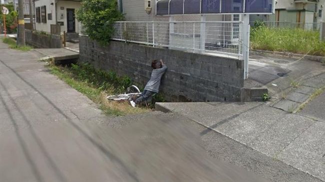 摔車過程谷哥全拍下　網笑：4格漫畫