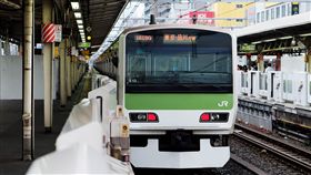 日本山手線等停駛40分鐘 停電原因待查日本東京都內幾條主要JR電車路線，5日上午因突然發生的停電而暫停行駛約40分鐘，造成電車班表大亂。圖為山手線資料照片。中央社記者黃名璽東京攝　106年9月5日