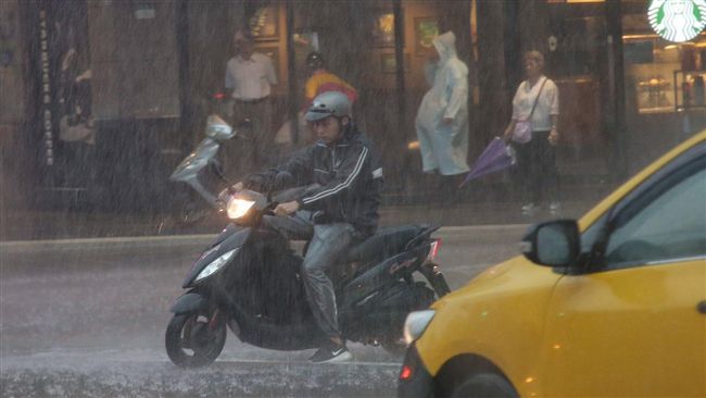 成颱機率低！熱低壓影響東、南部有雨
