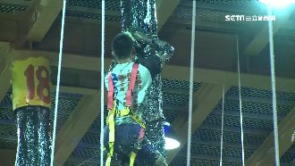 恆春搶孤世界矚目　疊羅漢力抗牛油樁