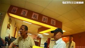 李男前往台北市立聯合醫院忠孝院區看骨科，卻陰錯陽差到了泌尿科，他點菸解悶遭制止，竟作勢揮拳打副院長洪士奇，警方及時趕到將他逮捕，訊後依違反醫療法送辦（翻攝畫面）