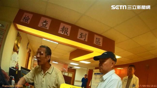 老翁醫院走廊抽菸　副院長勸阻險遭毆