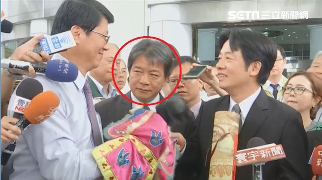謝龍介送賴清德四句話　他凍末條白眼