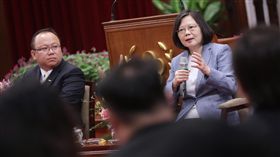 蔡英文總統接見「國際青年商會中華民國總會第65屆總會長暨理監事、參議會、顧問及全國首席代表」。（總統府提供）