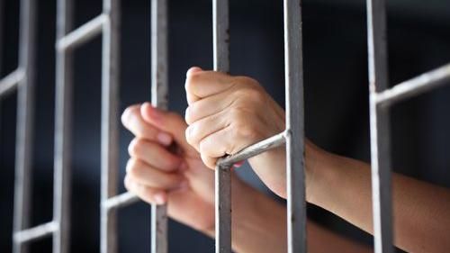 怪男潛高中偷女鞋　竟辯：我只是試穿