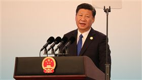 習近平主持金磚記者會2017年金磚國家峰會5日舉行中外記者會，會議由中國大陸國家主席習近平主持，共發表13分鐘的講話。現場共有200多名中、外記者出席採訪，值得一提的是，台灣媒體最後全數獲發採訪證。中央社記者陳家倫廈門攝  106年9月5日