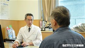 台北慈濟醫院泌尿科醫師蔡曜州呼籲，40歲以上的男性若出現頻尿、尿流量變細、排尿困難等情形，應盡早就醫檢查，可能是攝護腺癌徵兆。（圖非新聞當事人／台北慈濟醫院提供）