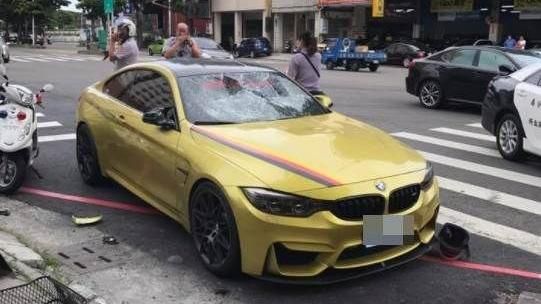 男暴走踩破BMW　車主氣炸告定了