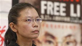 李明哲案將開庭　李凈瑜趕辦證件赴陸（1）台灣非政府組織（NGO）工作者李明哲的妻子李凈瑜（圖）6日在立法院召開記者會，表示中午接到自稱李明哲委任律師電話指出，因李明哲將公開審判，要她馬上赴陸。李凈瑜說，7日會立即辦理相關證件，也徵求義務人士擔任法律顧問。中央社記者謝佳璋攝　106年9月6日