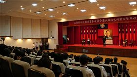 法務部行政執行署7日在法務部5樓大禮堂，舉行各分署分署長聯合交接暨宣誓典禮，包括新北、桃園、台中、彰化分署在內，共有4名分署長宣誓上任。（圖／中央社）