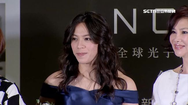 郭婞淳脫下舉重服　穿禮服當「女神」