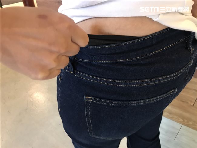 警搜身要她「脫內褲拔棉條」嫩妹崩潰