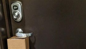 快遞,送貨員,網購,反鎖,門把,包裹,卡死,美國,舊金山/twitter