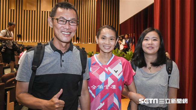 奶奶第一次戴金牌　讓戴資穎超開心