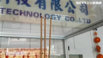 超狂機器手臂　拿香拜拜24小時不斷