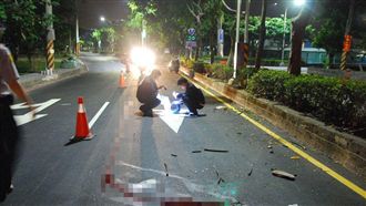 女安全帽未扣　遭吹落釀車禍1死1傷