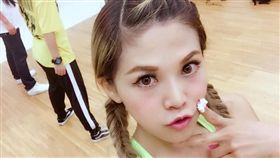 ▲圓圓自封是「南台灣小天后之廣播界林志玲」。（圖／翻攝臉書）