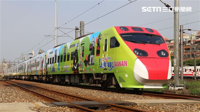 台鐵全新彩繪列車　喔熊首登普悠瑪