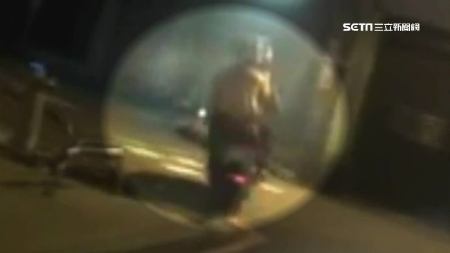 偷錢怕被逮　笨賊使金蟬脫殼術躲警察