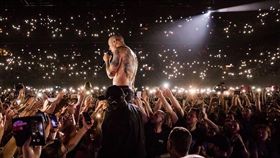 ▲聯合公園主唱查斯特。（圖／翻攝臉書）