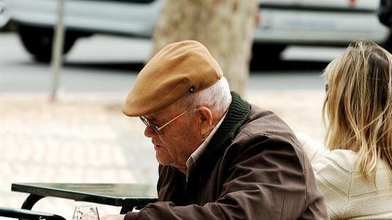 65歲以上約5成睡不好　專家有撇步