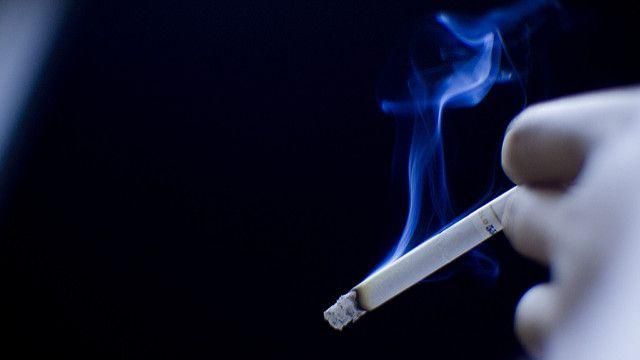 他抽菸被趕…下秒躲過死劫　結局暖炸