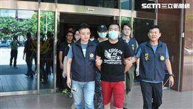 詐騙集團在「8891」汽車交易網站，刊登超低價二手車販售文，吸引被害人私訊詢問，再寄送人頭帳戶給對方，要求被害人將錢匯入，隨即透過網路銀行將錢轉走，警方循線逮獲16人到案（番攝畫面）