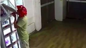 充氣娃娃,小偷,自動販賣機,大陸,情趣用品,武漢　圖／翻攝自楚天視頻