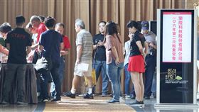 樂陞股東會再次流會（1）樂陞8日在新北市召開股東常會，由於出席股數不足，出席率僅35.27%，未達法定過半規定，代理董事長何嘉興宣布流會。中央社記者吳翊寧攝　106年9月8日