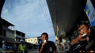 通緝犯大熱天遭逮　怕冰融化急舔食