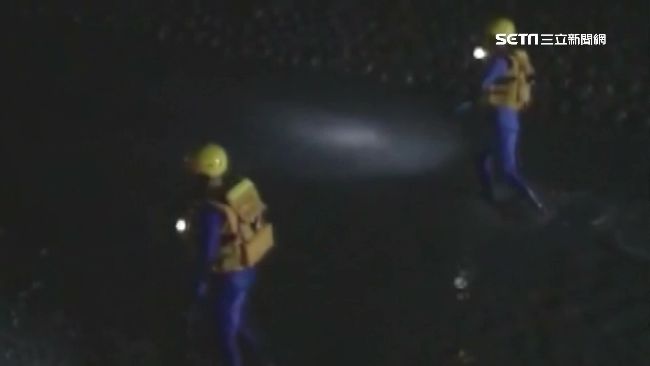 近百警消漏夜搜救　落水男早自行上岸