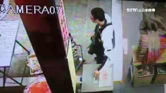 慣竊自製「黏錢板」　闖名廟偷香油錢