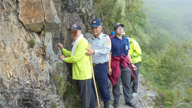 7旬翁登玉山舊疾發作　暖警即刻救援