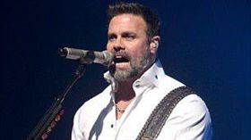 蒙哥馬利簡屈二重唱其中一位成員，鄉村歌手特洛伊詹特瑞搭乘直升機墜毀身亡。（翻攝自每日郵報）