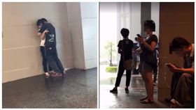 騎樓躲雨好冷　扯情侶竟靠「激吻、搓奶、撞下體」取暖
圖/翻攝自爆料公社臉書