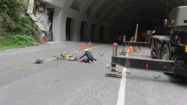 日籍車友遭落石擊中　搶救多天不治